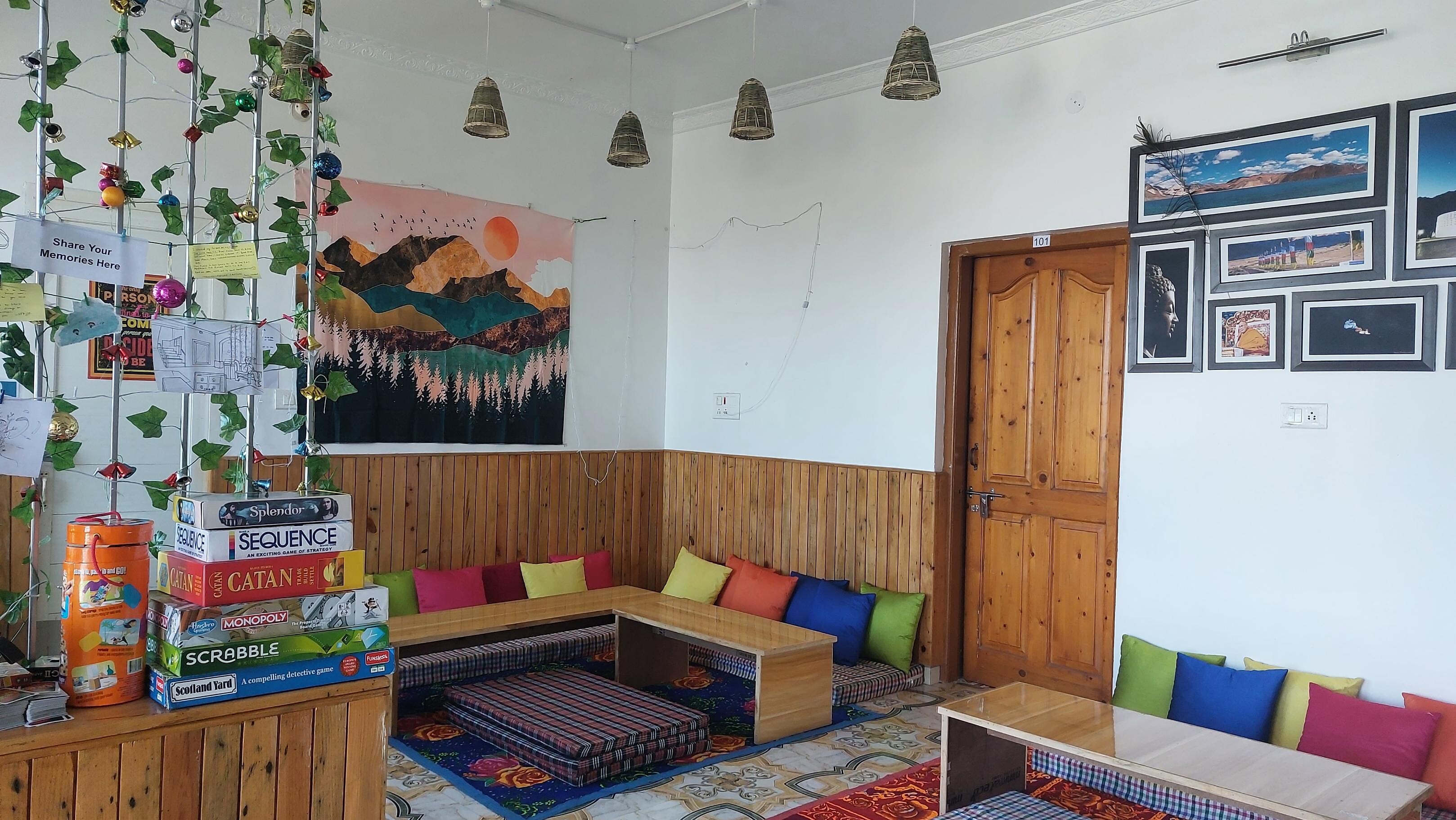 Lost Hostels Bir - Tap to explore photos