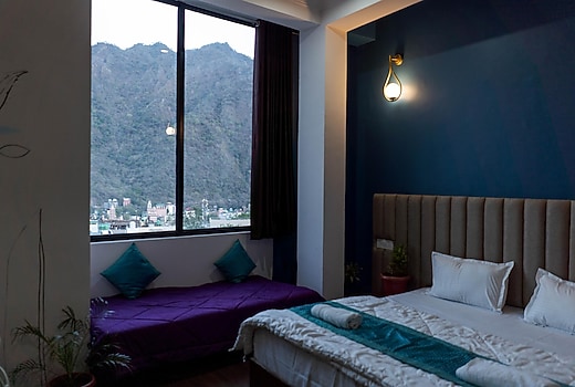 Spontrail Hostel Tapovan