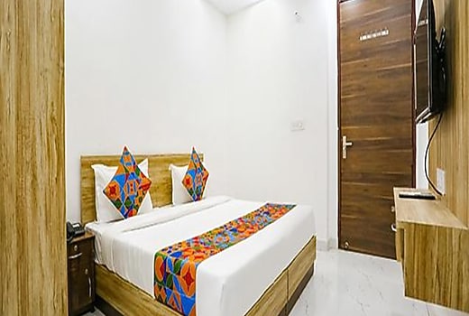 FabHotel New Silver Crown