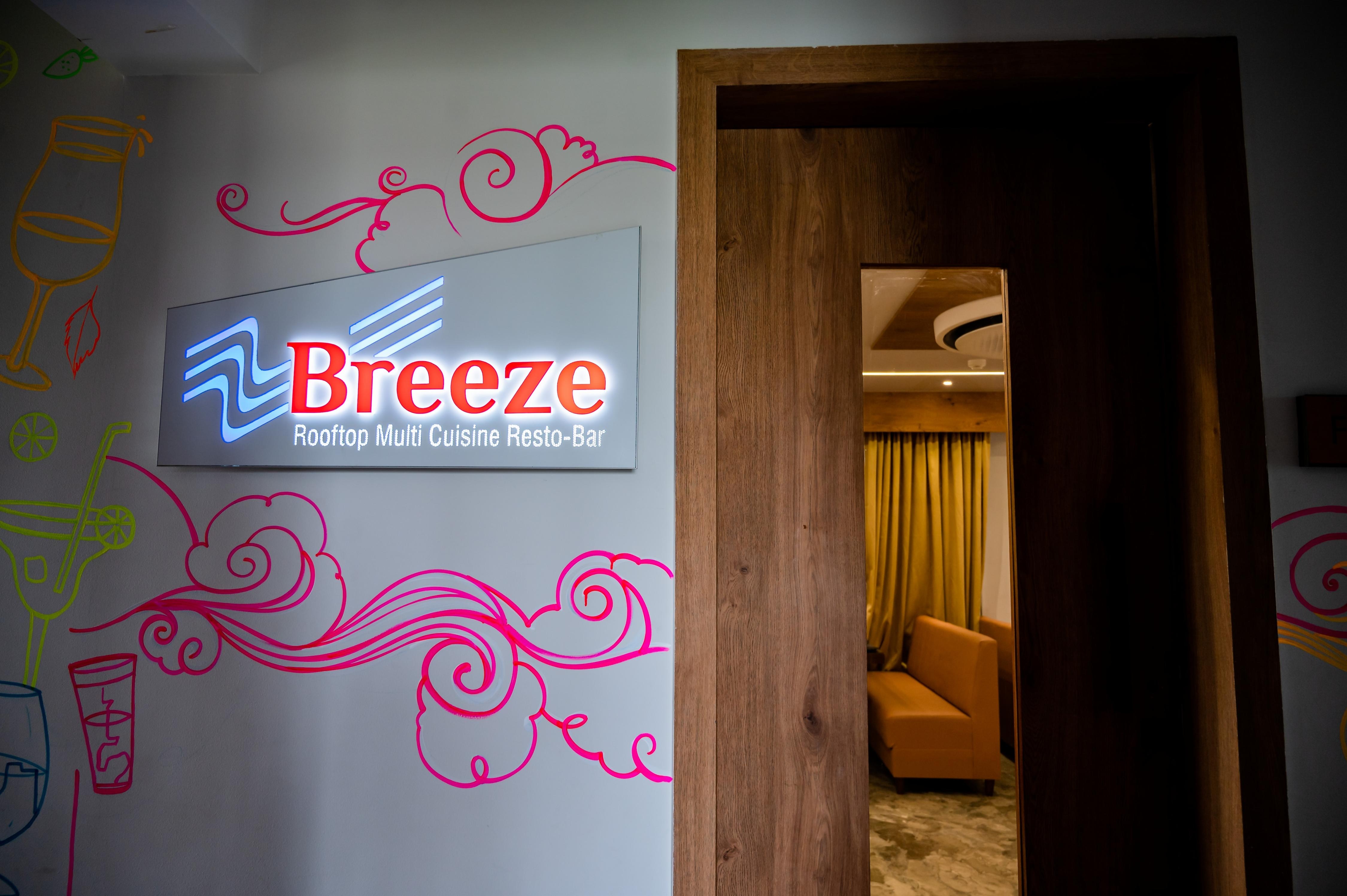 BREEZE RESTRO BAR