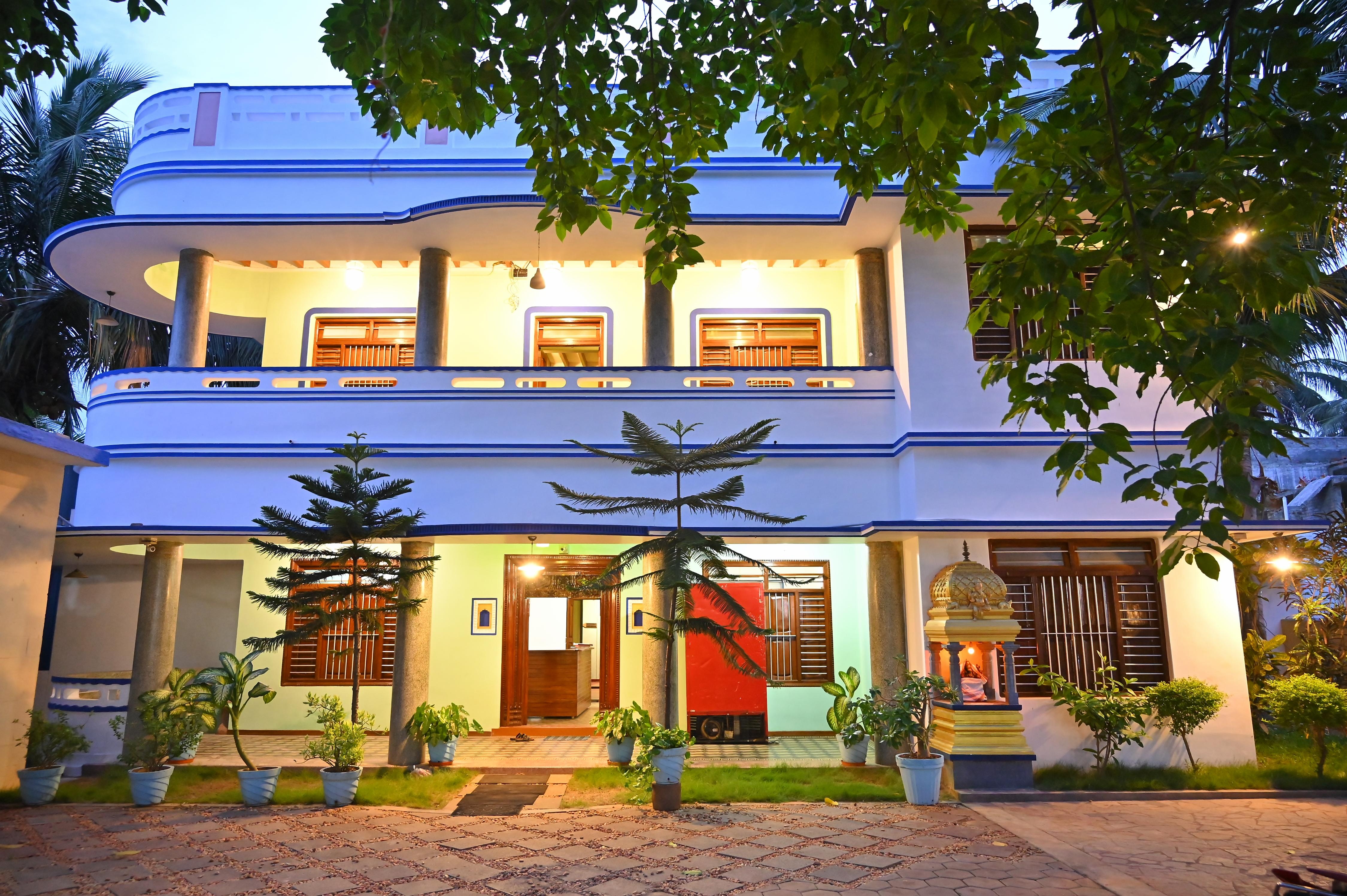Les Boganveillea Heritage Guest House - Tap to explore photos