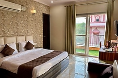 Homefort Stays, Millennium City Centre Gurugram, Gurgaon