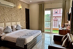 Homefort Stays, Millennium City Centre Gurugram, Gurgaon