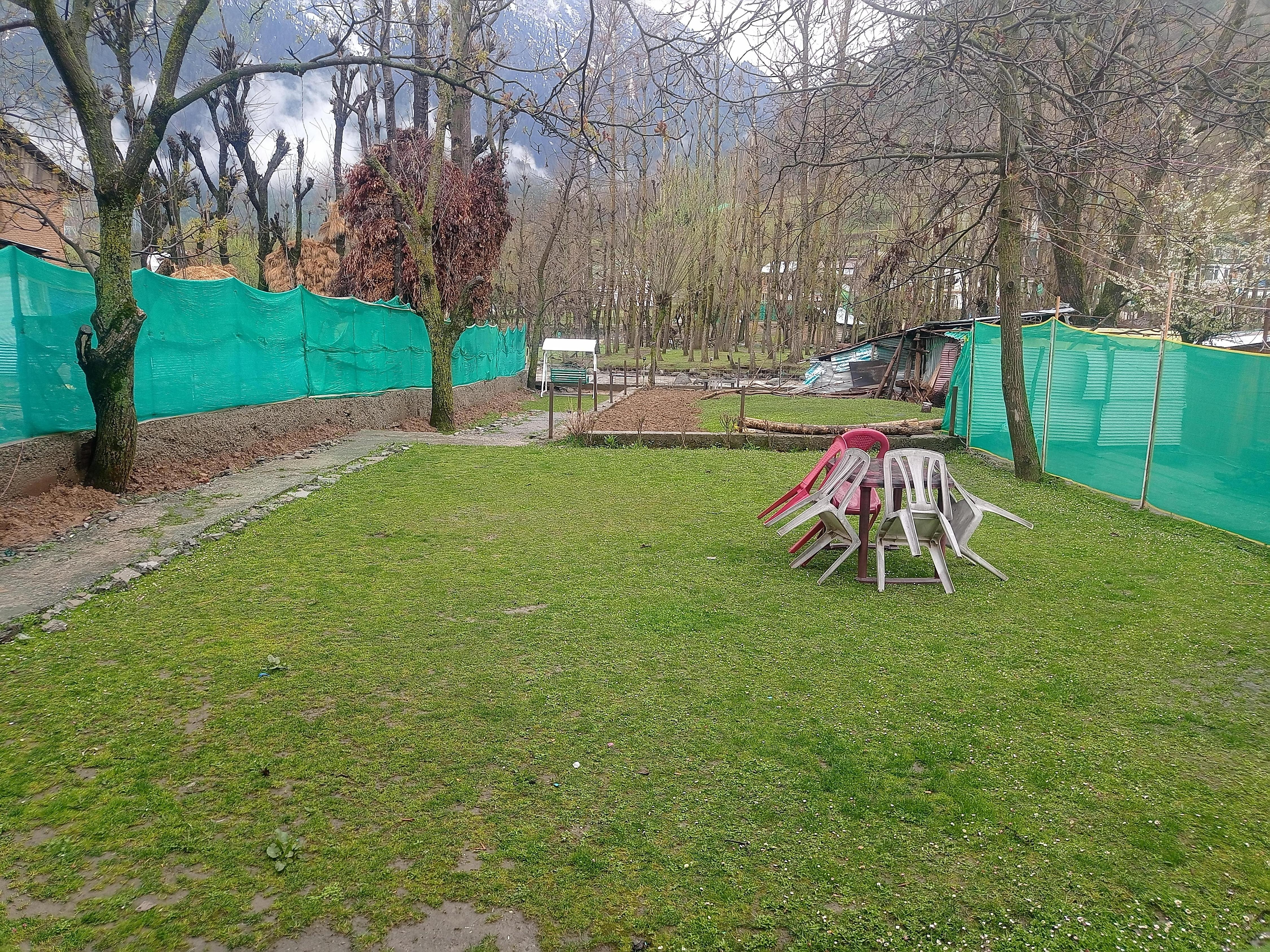 Hotel Kashmir Palace, Pahalgam - Tap to explore photos