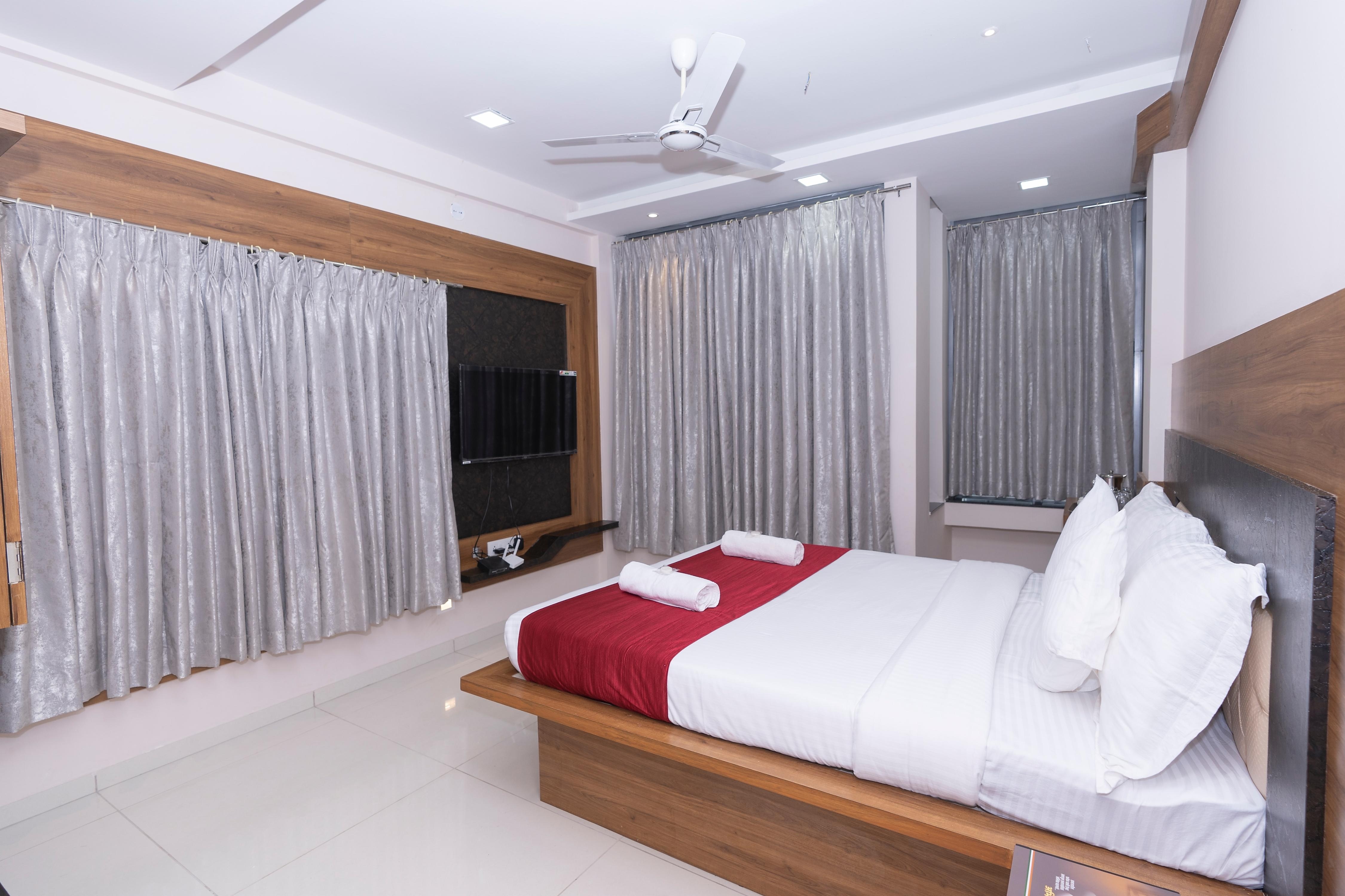 Deluxe Room AC 1