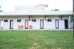 HOTEL GOLDEN ROCK, Nandgaon