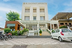SHRI GANPATI SWEETS RESTAURANT BAKERY BANQUET AND HOTEL, Bara Banki