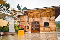 La Das Treetops, Siliguri