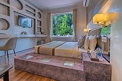 Crown Prince, Srinagar