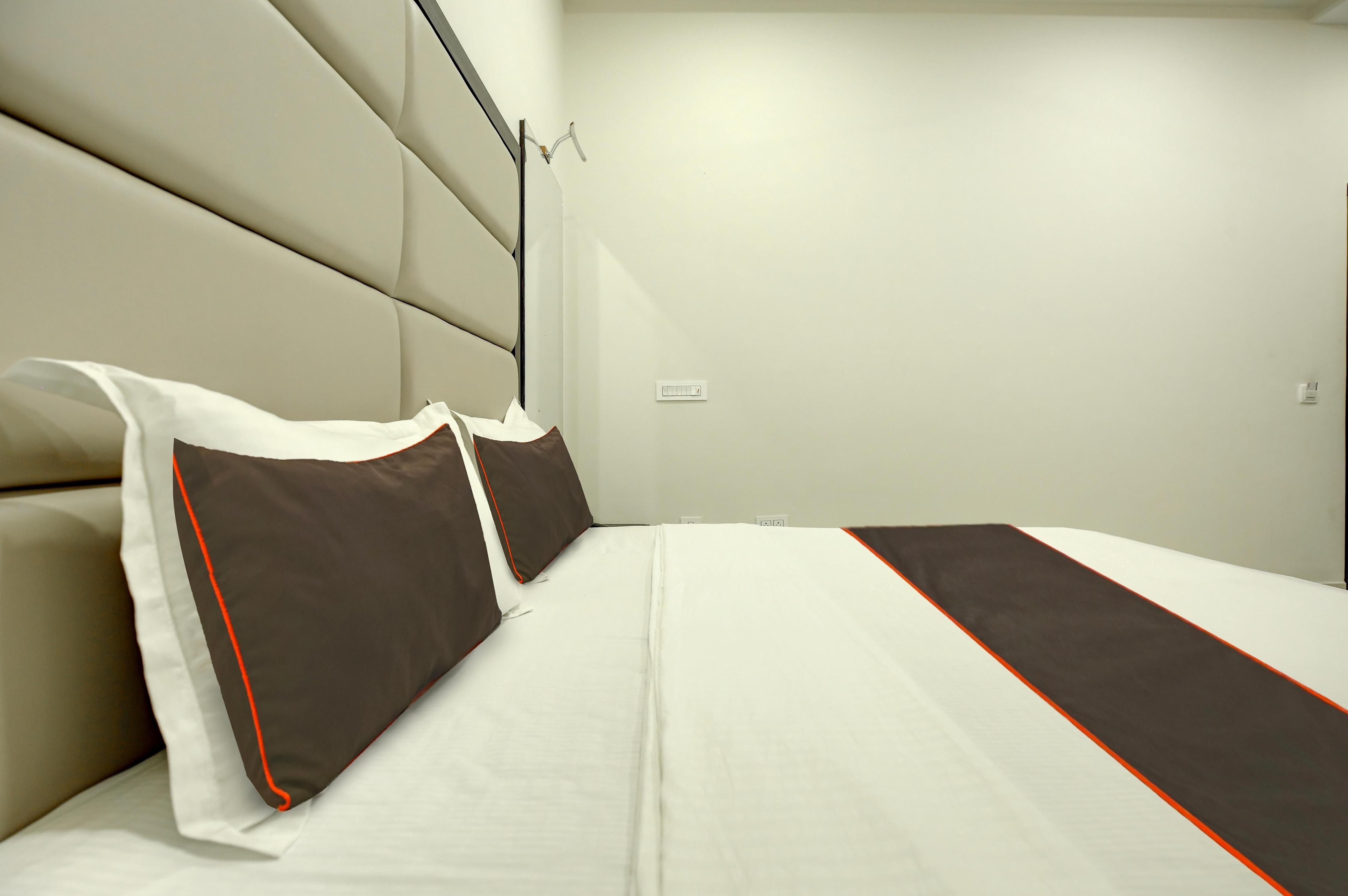 Super Collection O Ovel Hotel Grand - Tap to explore photos
