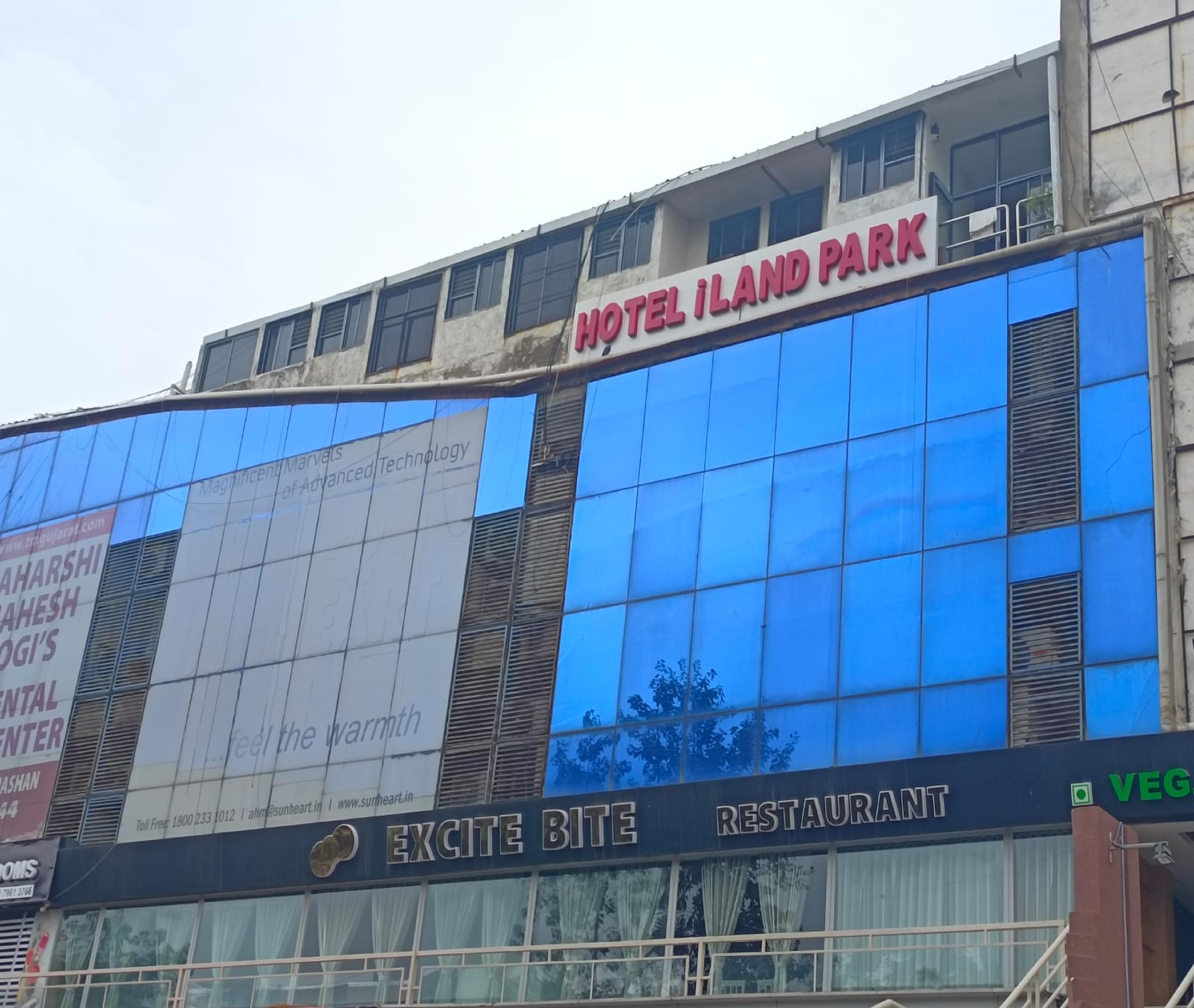 Hotel I Land Park Ahmedabad - Tap to explore photos
