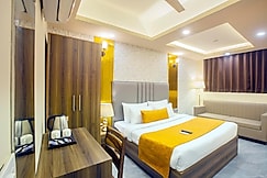 Hotel Mehak Palace By Aura, Noida