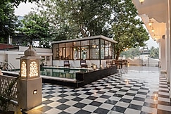 The Experience Resort - LAKE FACING, Udaipur