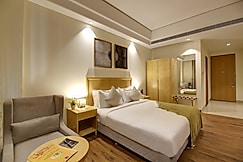 Saltstayz Select - Galleria Market & Golf Course Road, Gurgaon