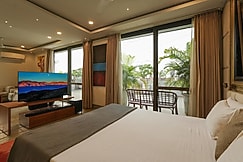 Magnolias Luxurious Penthouse | Private Terrace & Mini Bar, Gurgaon