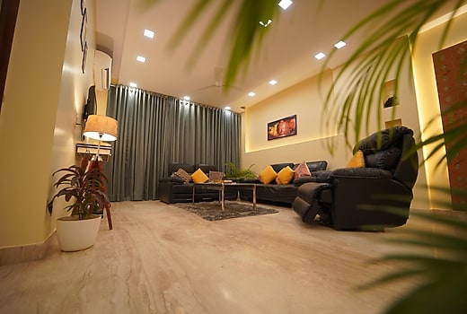 Lime Tree Palatial | Entire 3BHK Apartment @GolfCourse