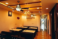 Hotel DM heavens, Chirawa