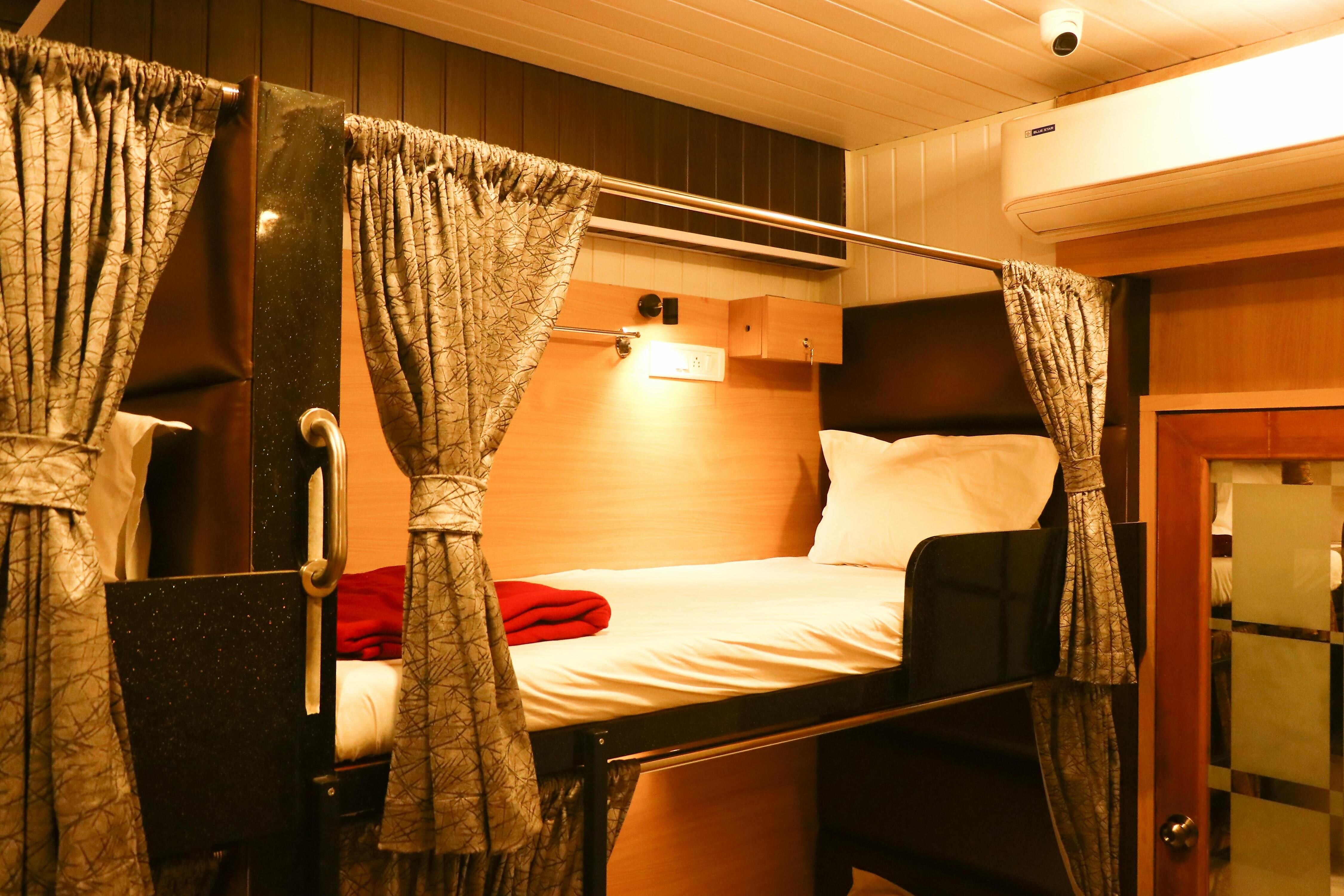 DORMITORY  INN - Tap to explore photos