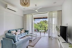 tisyastays | Serene 2BHK Apartment with Infinity Pool, 5mins to beach, Goa