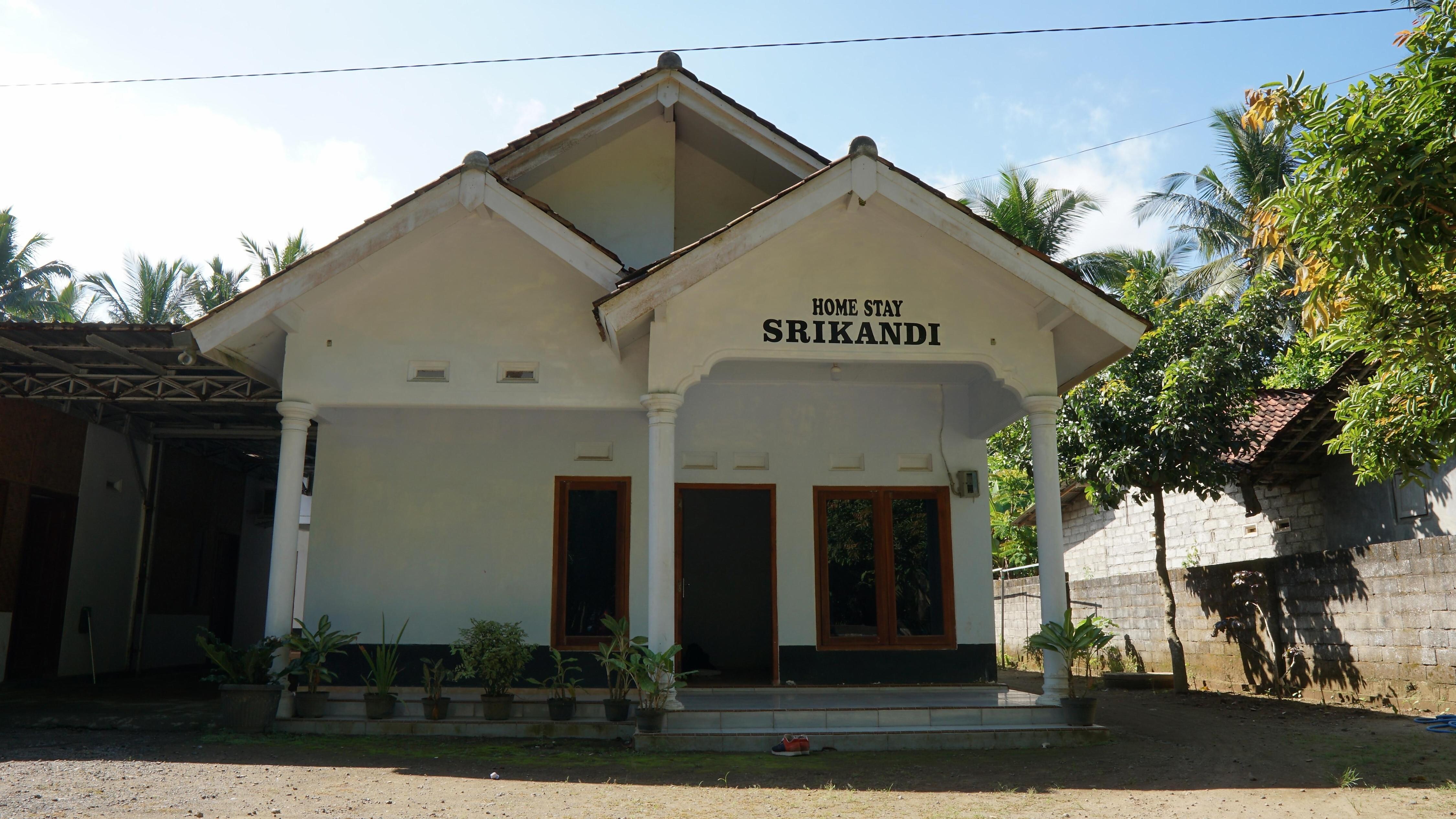 SPOT ON 92689 Homestay Srikandi Pulau Merah Beach - Tap to explore photos