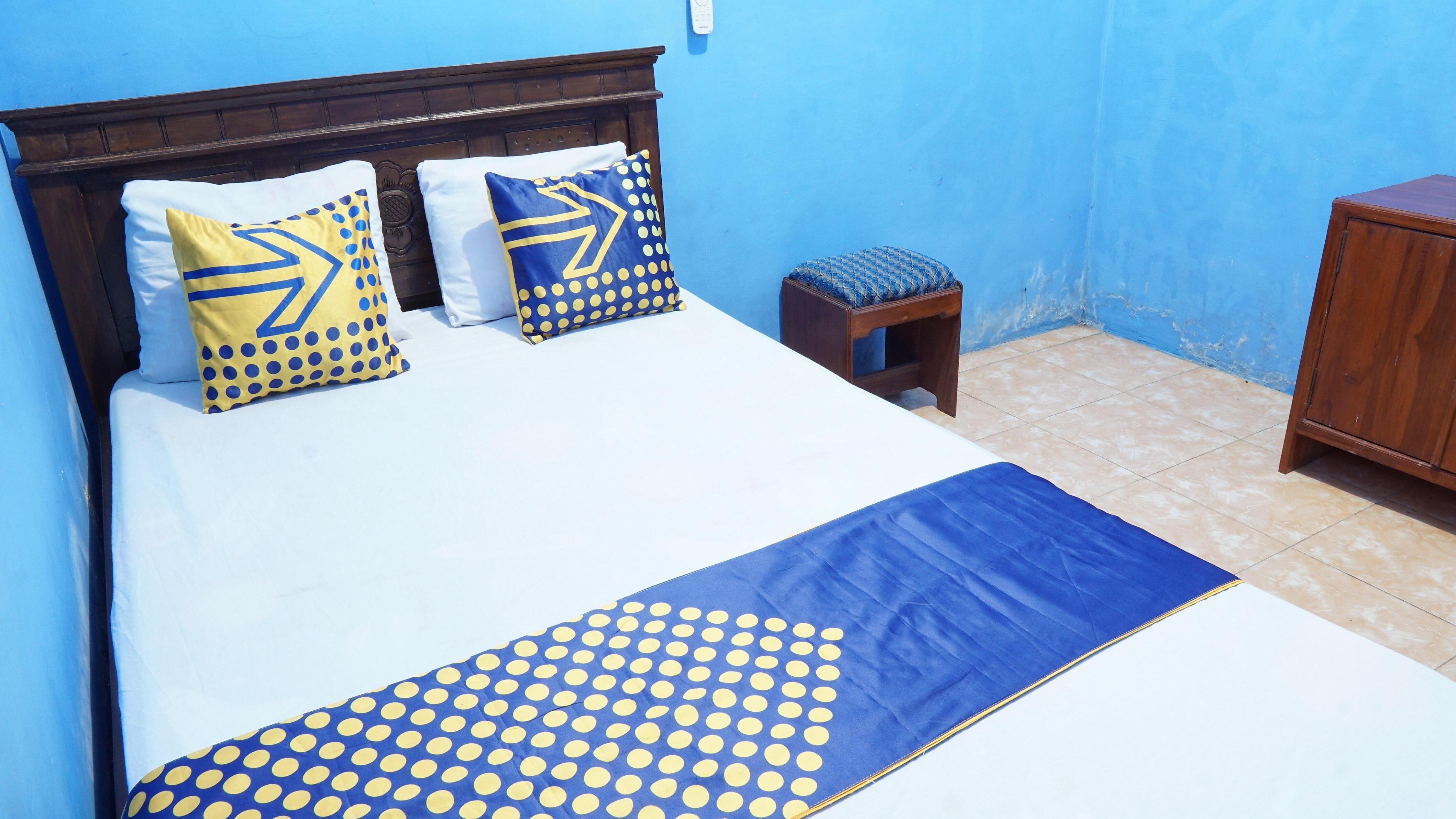 SPOT ON 92689 Homestay Srikandi Pulau Merah Beach - Tap to explore photos