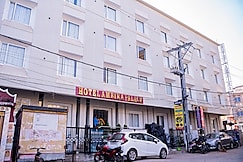 HOTEL AMBIKA PALACE, 150mtrs FROM GOLDEN BEACH