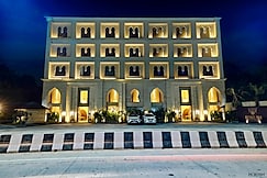 COYABA THE BOUTIQUE HOTEL  BAKLAVI BAR AND KITCHEN, Moga