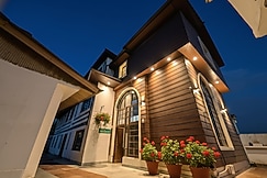 Hotel Main street, Srinagar