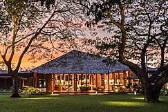 آنداز باتايا جومتين بيتش، باي حيات, باتايا