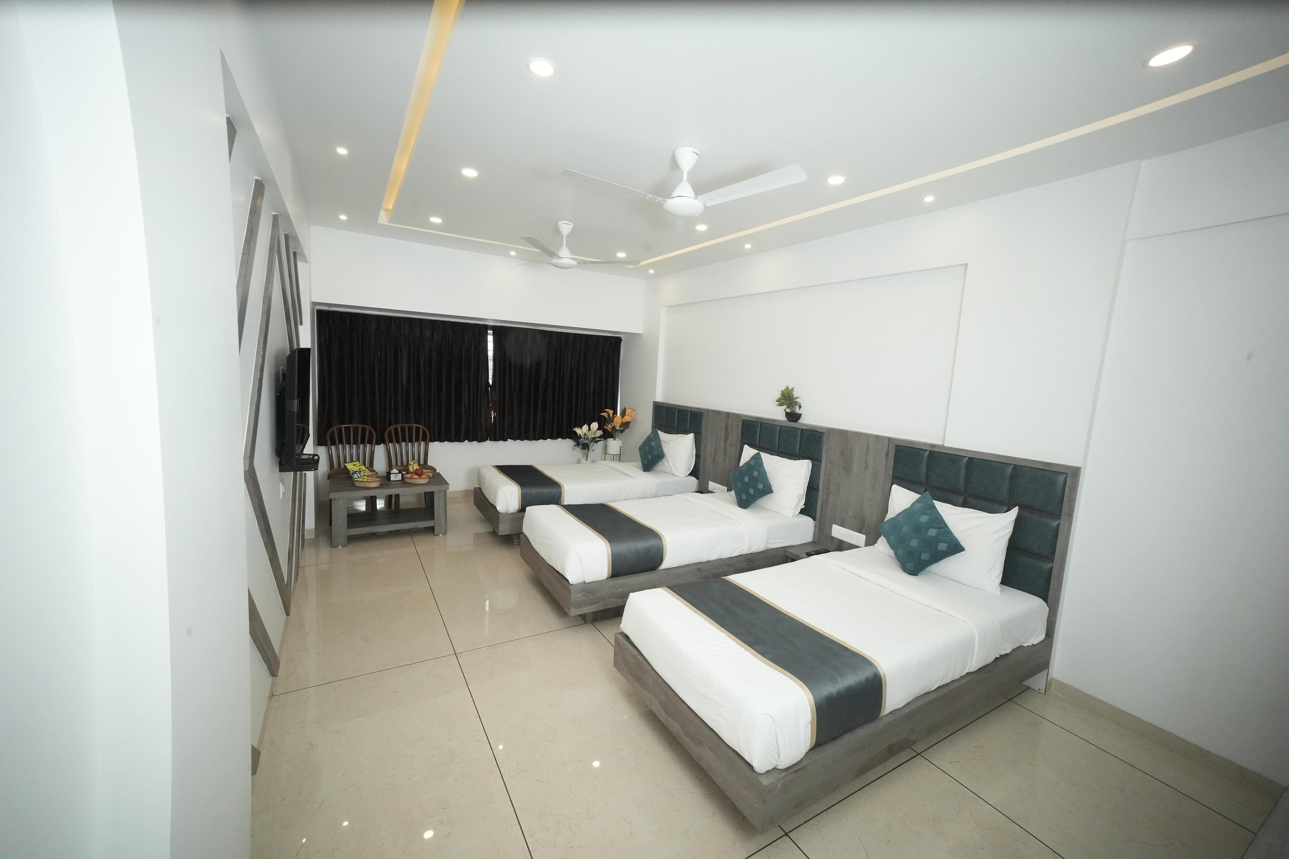 Hotel New Platinum 9 - Tap to explore photos