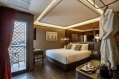 The Gravitique Hotel Khaosan, Phuttha Mon Thon