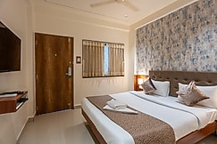 Hotel StayBird - Cove, Kharadi, Pune