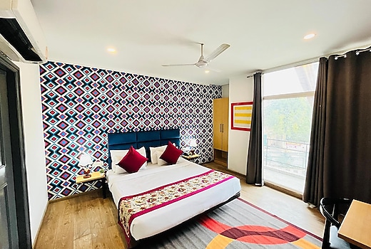 Qotel Comfort Chattarpur - Near Chattarpur Metro