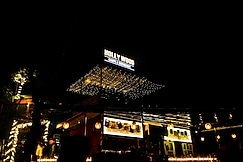 Hollywood Camps and Restaurant Bir, Bir Billing