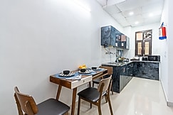 Homlee-Vintage 2BHK-NDLS-Lift-Bharat Mandapam, Delhi