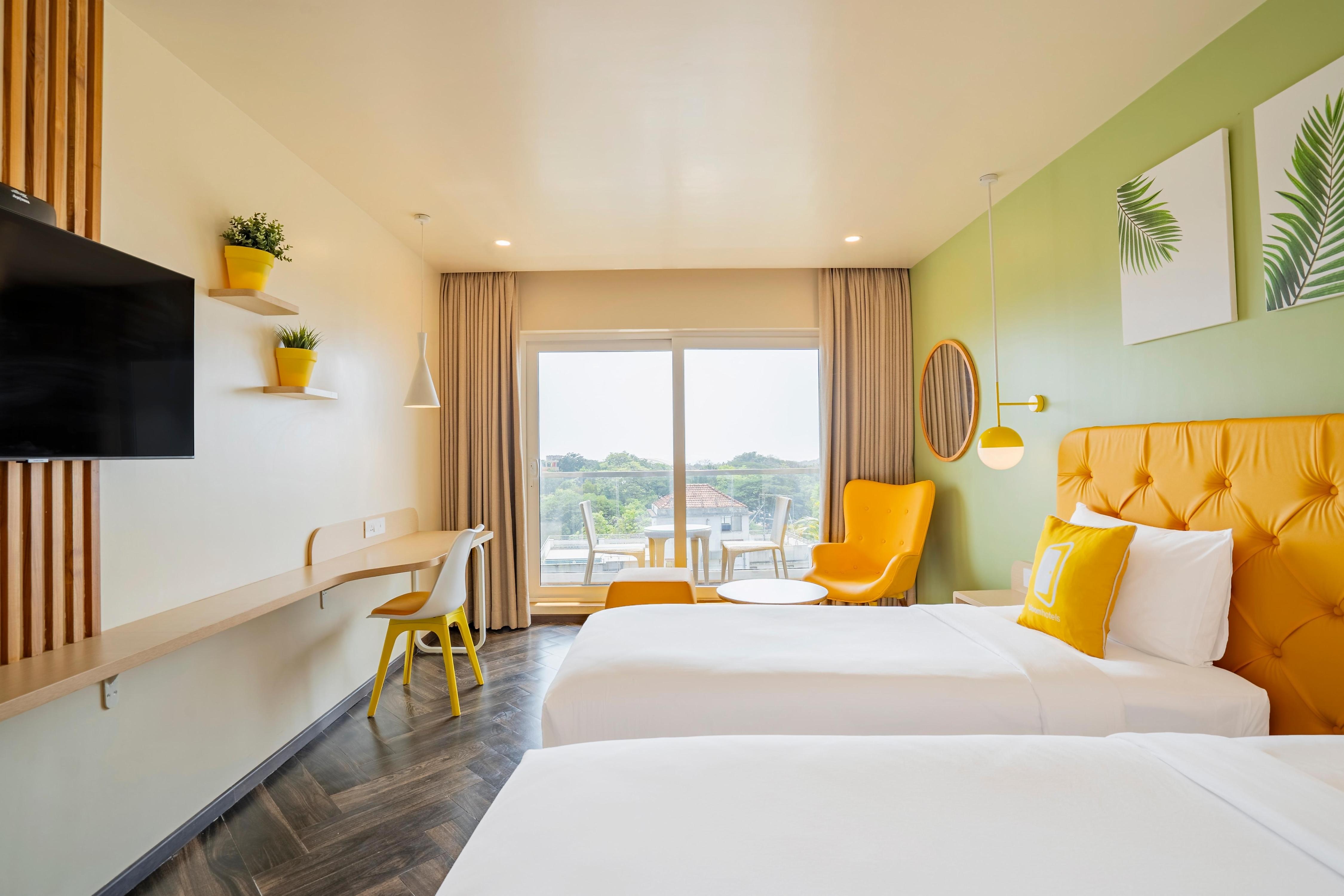 Bloom Hotel Dona Paula - Tap to explore photos