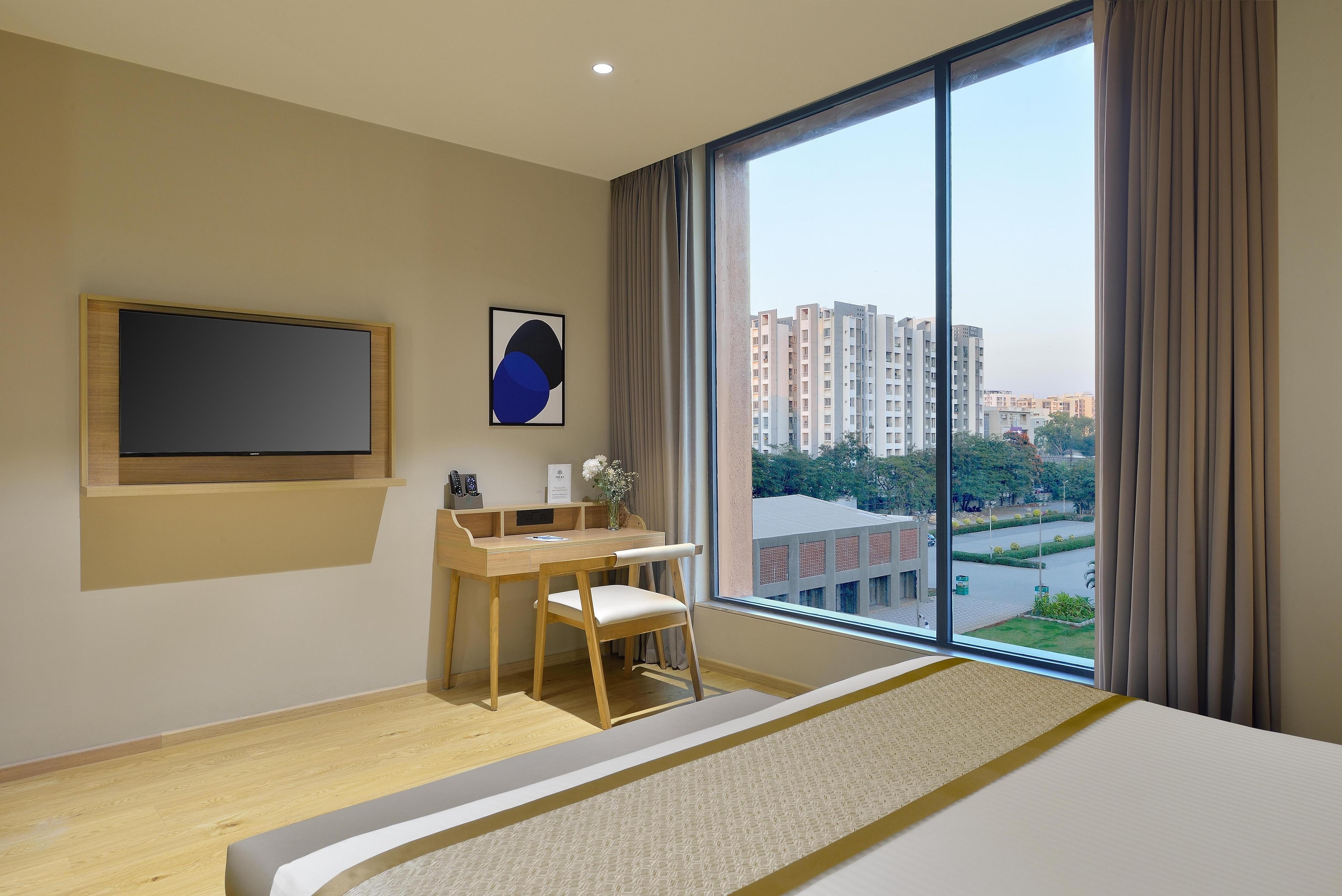 Superior City View Room 1