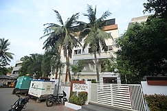 De Crown Luxury Hotel, Rajahmundry