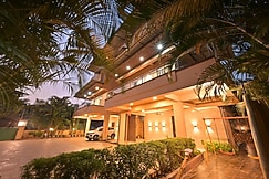 S2 Premium Villa Lonavala 4BHK- Pvt Swimming Pool, Jacuzzi and Snooker Table, Lonavala