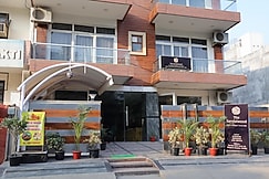 Sandalwood Hotel | Sec-38, Near Medanta Medicity, Gurgaon