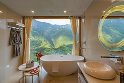 Shangrila Renao, Jibhi