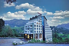 Golden Munnar Palace By Hawk Hospitality