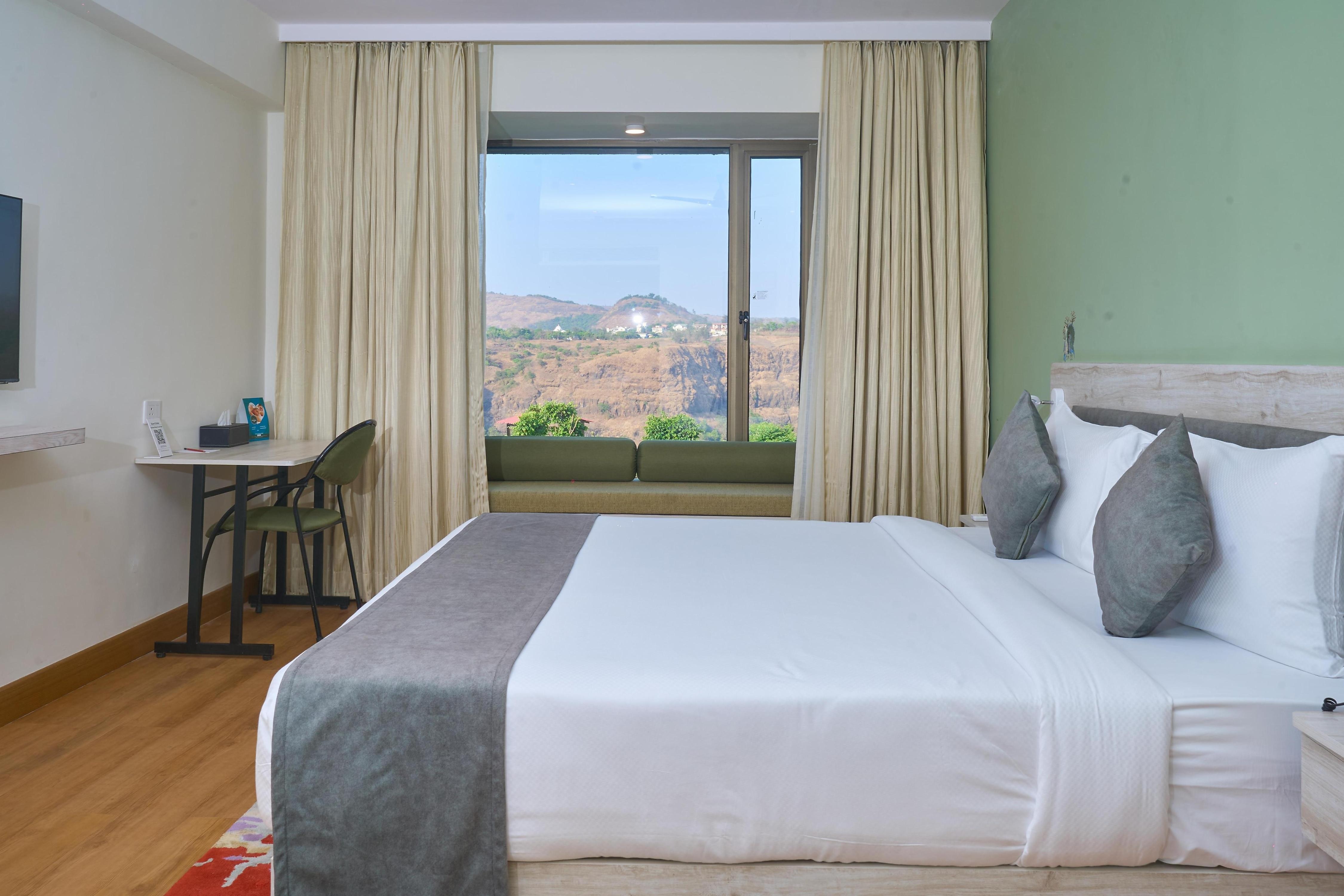 Superior Valley View Room 1