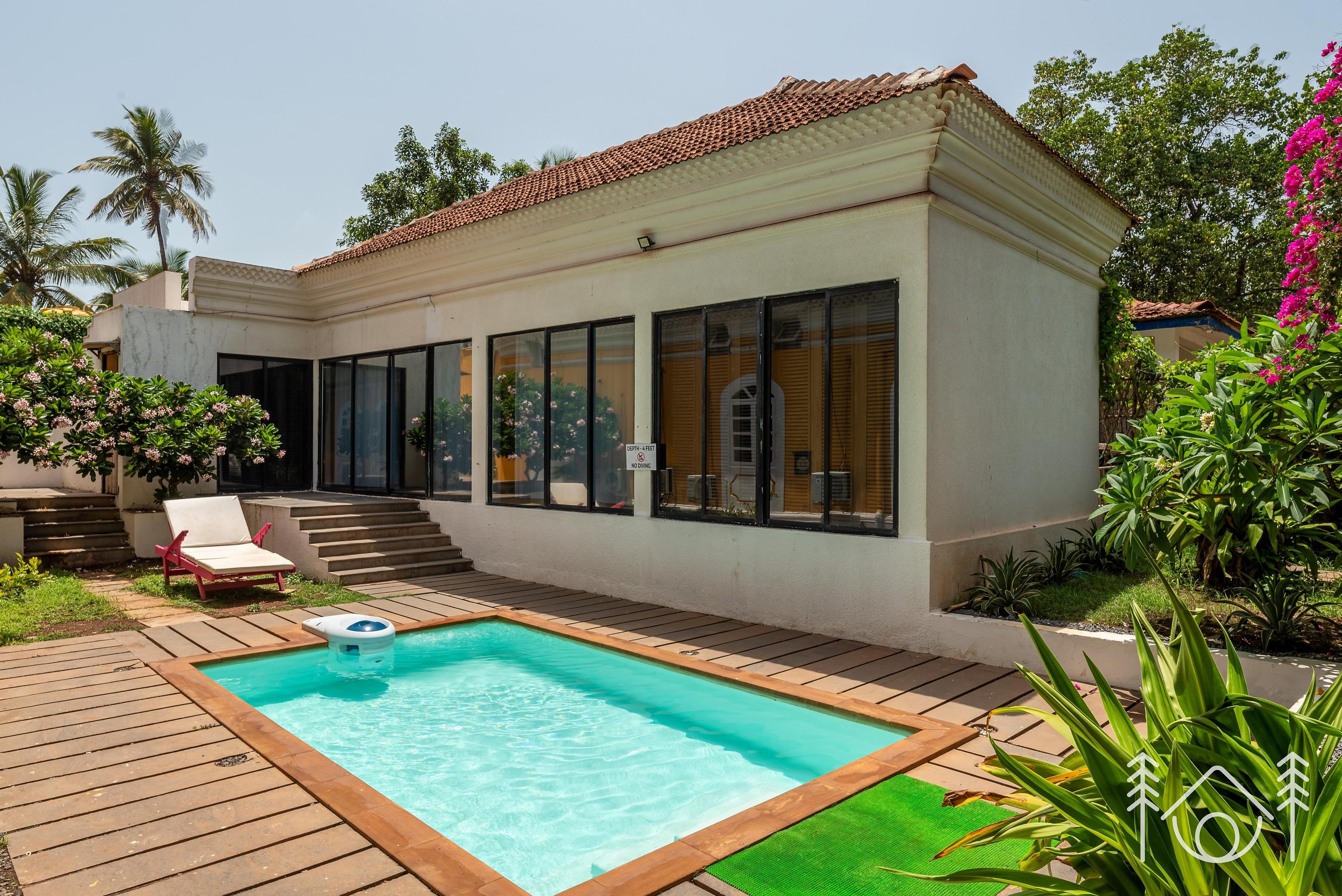 2 BHK White Villa by Kikar Anjuna ππ’π’π Goa Villa