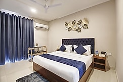 Limewood Stay - Huda City Center, Gurgaon