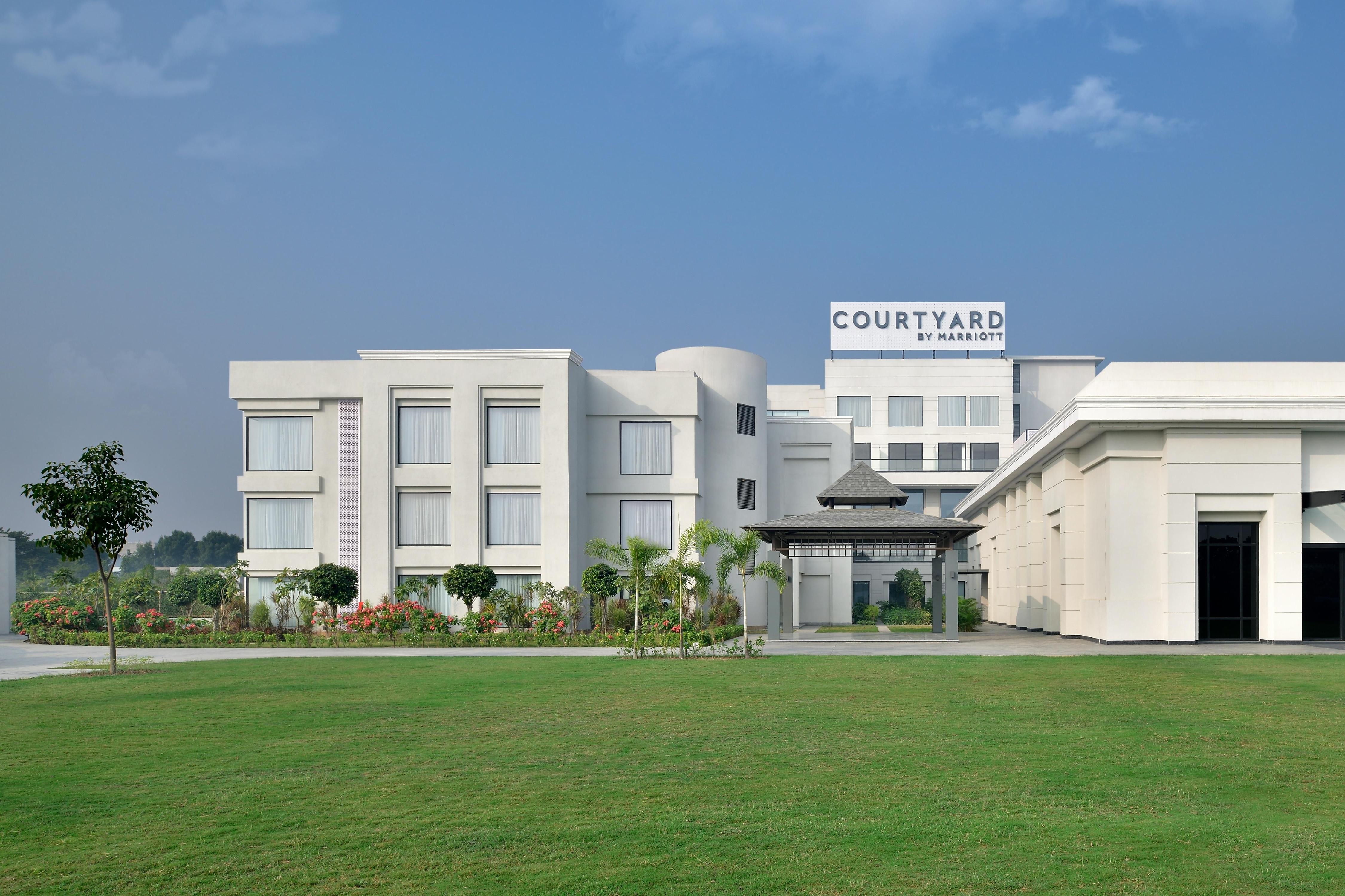 Courtyard by Marriott Gorakhpur - Tap to explore photos