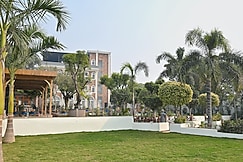 Dharm Resort, Varanasi