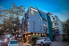 Travellers Hotel, Delhi