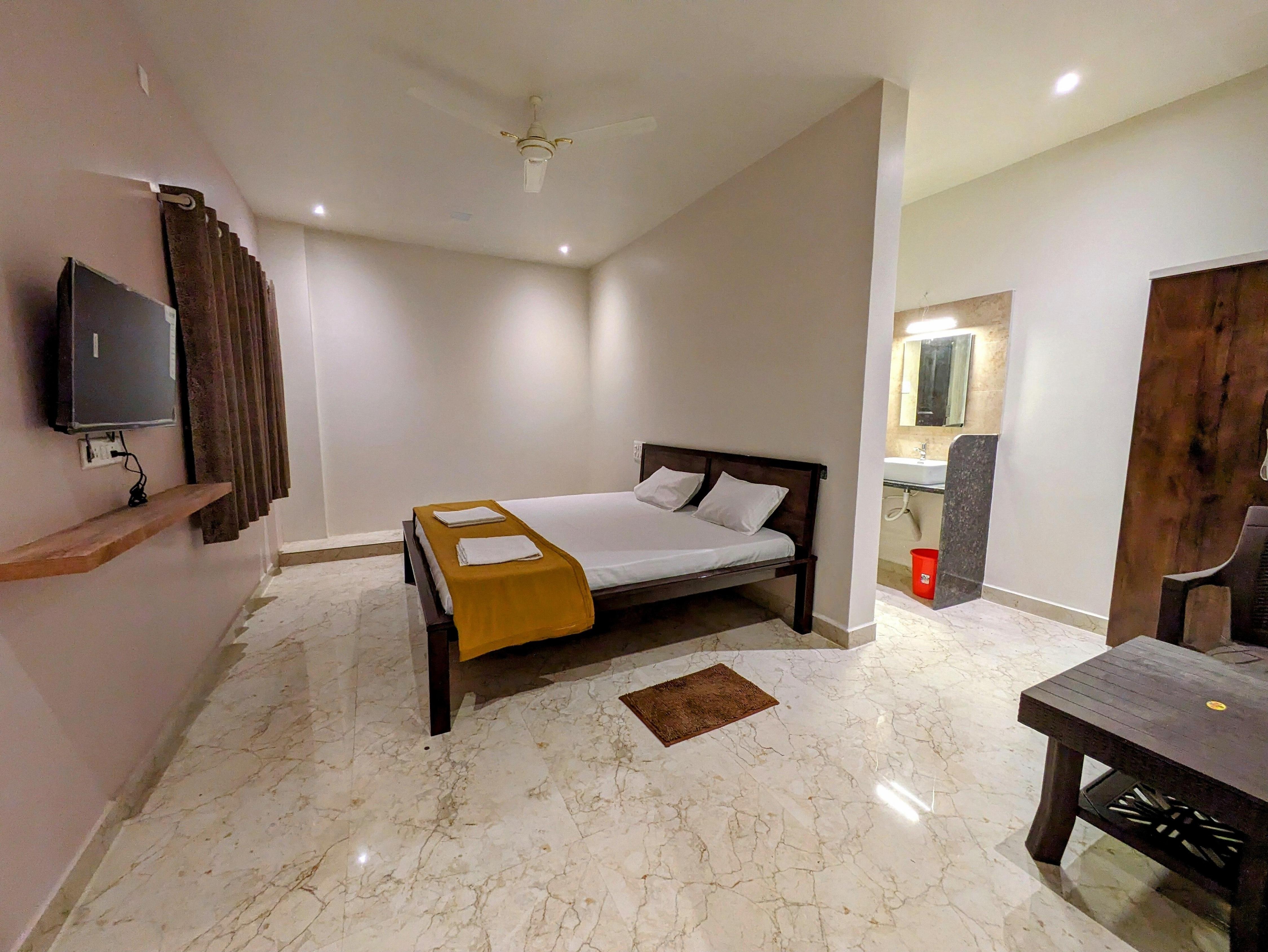 Deluxe Non AC Double Room 1