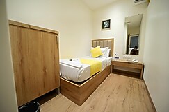 CABIN STAY AIRPORT- The Hubz, Mumbai